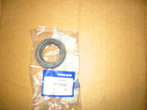 Original Volvo  Wellendichtring Nockenwelle vo. hint. D5252T  (Nr.16) *8658642*  - Picture 1 of 3