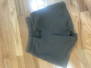 Essential Shorts youth size 8 green - Picture 1 of 2