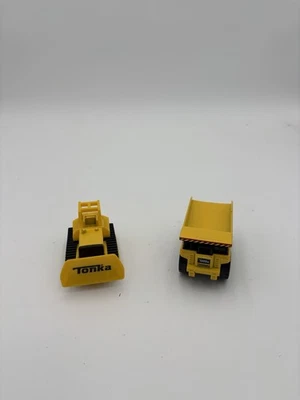 Bulldozer y camión volquete Hasbro Tonka 2020 de metal de 3" juguetes de construcción divertidos básicos Foto 1 de 3