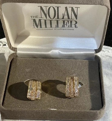 Pendientes Nolan Miller Glamour Tono Dorado Alta Sociedad Cristal Pavé Estrás Foto 1 de 4