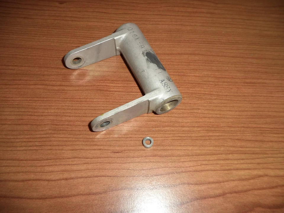 Manivela de campana de avión Mitsubishi MU-2 016A-91586-11 Foto 1 de 4