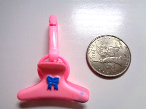 RARE Vintage 1980s Plastic Bell Charm Pink Claw Hair Clip Clip On - Picture 1 of 7