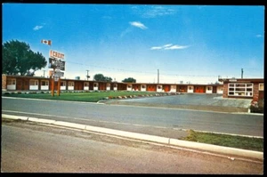 CREST MOTEL - LETHBRIDGE, AB POSTCARD - Imagen 1 de 1