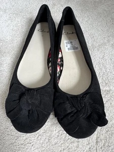 CLARKS 'EMMIE' BLACK SUEDE BOW FRONT BALLET STYLE SHOES SIZE 6 - Picture 1 of 8