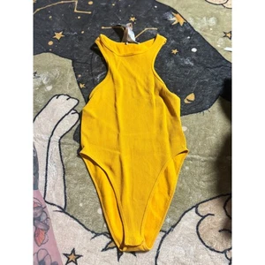 Body acanalado Zara camiseta sin mangas cuello alto dorado amarillo para mujer - Imagen 1 de 3
