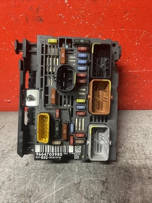 Boitier Servitude Module Relais Fusible BSM PSA R02 9664705980 Peugeot 407 SW - Immagine 1 di 4