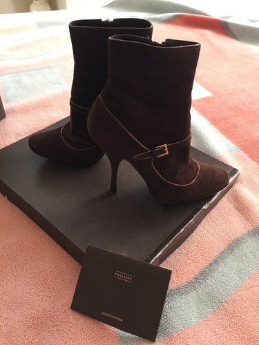 LOUIS VUITTON（LV） Stivaletti Louis Vuitton Minimalisa LV in pelle scamosciata di capra taglia 40