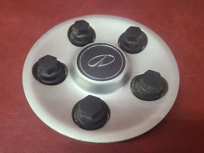 9593499 Oldsmobile Intrigue Center Cap Silver OEM Wheel 2000 2001 2002 - Image 1 of 4