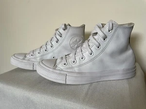 Zapatillas altas Converse Chuck Taylor All Star blancas mono cuero talla 4,5 Reino Unido - Imagen 1 de 7