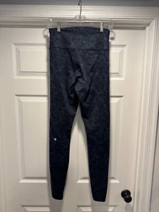 Lululemon Leggings Damen 6 blau mit schwarzem Druck Fitnessstudio Training Kompression Freizeit - Bild 1 von 3