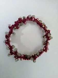 BRACCIALE RIGIDO LAVORATO AD UNCINETTO CON CRISTALLI COLORE VERDE - Foto 1 di 1