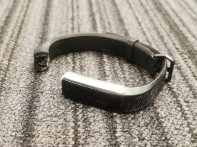 FAULTY Fitbit Alta Heart Rate with Wrist Band with Black Strap (L/G) FB408 - Image 1 of 4