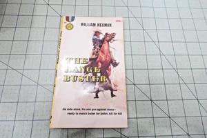 THE RANGE BUSTER BY WILLIAM HEUMAN 1959 2ND GOLD MEDAL PULP WESTERN - Foto 1 di 3