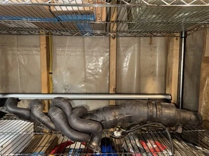 06 07 08 09 10 BMW E60 E63 E64 M5 M6 EXHAUST MANIFOLD STOCK HEADERS CATS - Picture 1 of 4