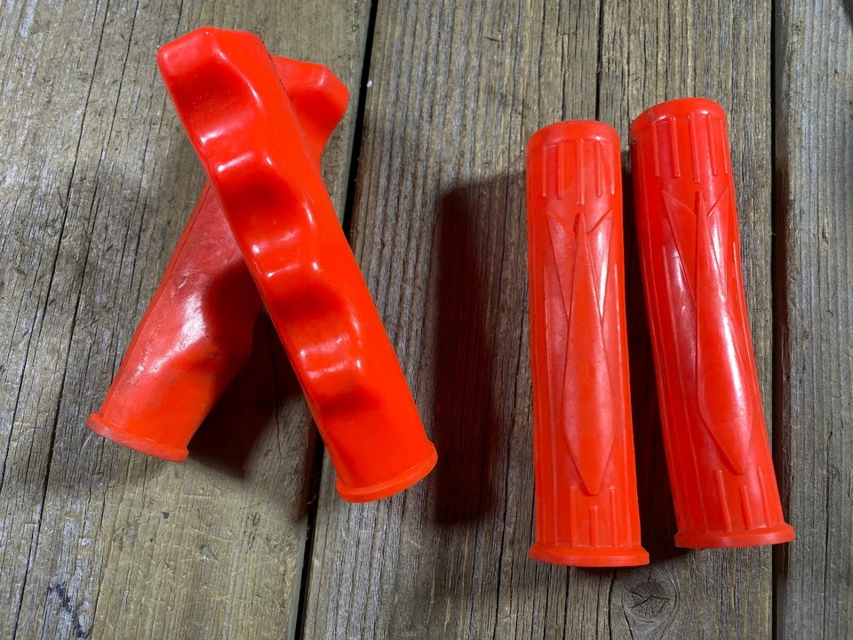 X4 VINTAGE BIKE BICYCLE SPACE ERA GRIPS FLUO ORANGE GRIPS 2 PAIRS 7/8 INCH BARS - Image 1 of 4