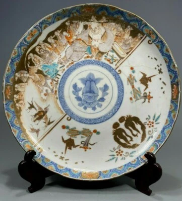 Plato de porcelana japonés Imari Japón con Lohans y decoración budista aprox. Siglos 18-xix. Foto 1 de 4