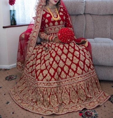 Vestido de boda rojo indio paquistaní  Foto 1 de 2