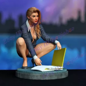 Sekretarz Squat Officer Pani Figurka Druk 3D Model Kit Niemalowany Niezmontowany GK - Zdjęcie 1 z 4
