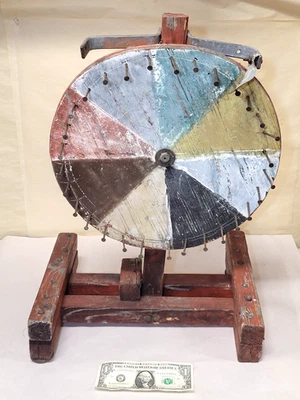 Rueda de juego de carnaval de madera vintage hecha a mano arte popular mesa barra estimulador comercial Foto 1 de 4