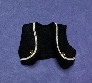 Chaleco Muñeca Fieltro Negro Años 60 con Tachuelas Doradas - Ropa Muñeca Clon Hong Kong, Barbie - Imagen 1 de 5
