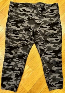 Torrid Damen Größe 3 Leggings Schwarz Grau Camouflage Pixie Cropped Pull On Stretch - Bild 1 von 5