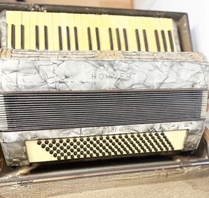 Acordeón vintage HOHNER Verdi III b, 120 bajos hecho en Alemania con estuche - Imagen 1 de 11