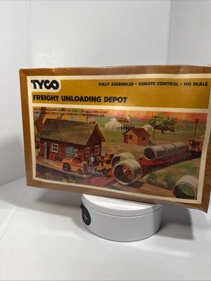 TYCO Freight Unloading Depot Box No. 932 - NEVER OPENED SEALED - Image 1 of 4