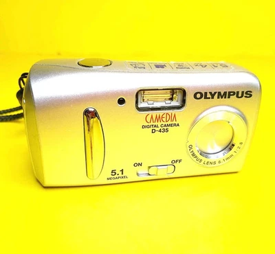 OLYMPUS CAMEDIA D-435 DIGITAL CAMERA COMPACT 5.1 MP AUTO FOCUS SILVER 1.5" CCD - Image 1 of 4