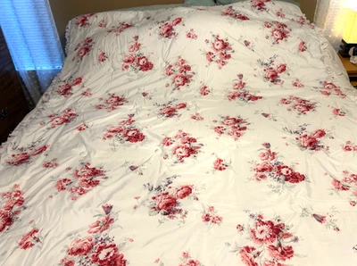 Simply Shabby Chic by Rachel Ashwell Sunbleached Floral TWIN Comforter 88x68 - Image 1 of 4