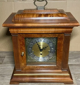 Howard Miller "Tompion" 612-436 Orologio a Mantello 8 Giorni Carica a Chiave Triplo Carillon - Foto 1 di 15