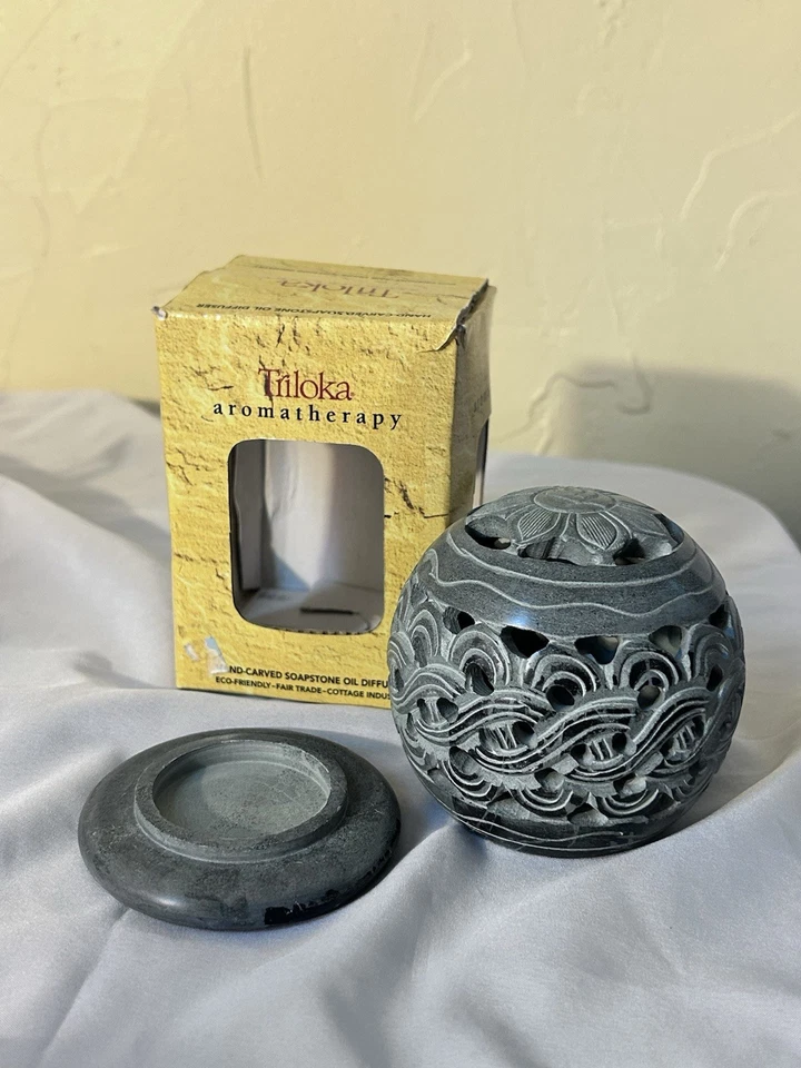 Calentador difusor de aceite de piedra de jabón tallada Triloka Elegant Expressions 4" de alto nuevo Foto 1 de 4