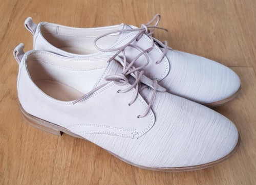 Lacci piatti in pelle Clarks Alice Mae Sand Nuda. Taglia 5 5D. NUOVO DI ZECCA!