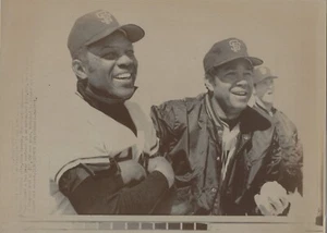 Original AP Type 3 1971 Willie Mays Juan Marichal SF Giants HOF 8x11 Pressefoto - Bild 1 von 2
