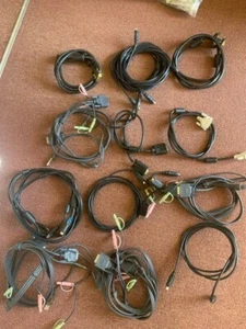 mixture of vga computer leads - Photo 1/1