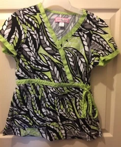 Womena Koi Lime Green Black V Neck Feather Scrub Top Size XS - Picture 1 of 5