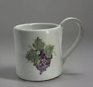 Magnolia Place Keramik 1998 Kaffeebecher Tasse lila Trauben weiß Seegrab NC 10oz - Bild 1 von 10