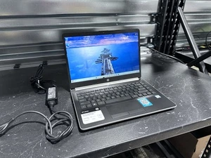 HP Laptop 14-cf0006dx i3-7100U 4GB RAM 128GB SSD 14" 1366x768 W11H (READ) - Afbeelding 1 van 8