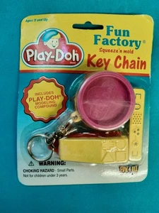 Vintage 1998 🧑‍🦰 Play-Doh Fun Factory Keychain 👩‍🦰 NIP - Picture 1 of 2
