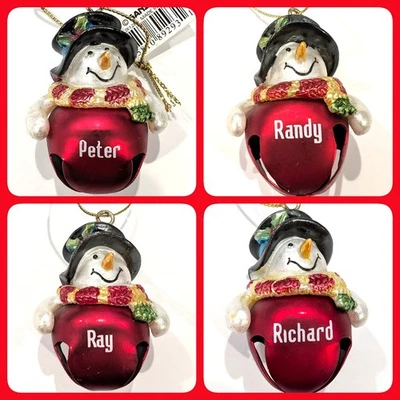 Ganz Jingle Bell Adorno de Navidad Muñeco de Nieve Rojo Personalizado Elige Nombre Niños Foto 1 de 4