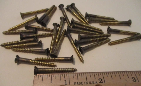 32 VINTAGE BRASS BRONZE WOOD SCREWS WITH THE FLAT SLOTTED HEAD, 1 1/4" LONG X #6 Cover