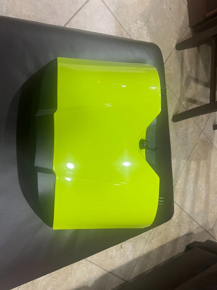Cubierta de caja de almacenamiento de asiento de pasajero Can-Am Spyder F3S 708201240 AMARILLO Foto 1 de 4