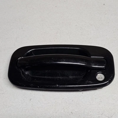 Левая передняя наружная дверная ручка водителя 00-06 Chevrolet Suburban 1500 (черная) 15 - Изображение 1 из 4