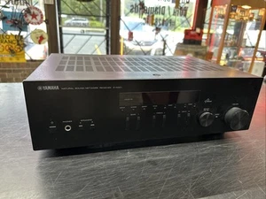 Receptor estéreo de red Yamaha R-N301 (sin control remoto) negro - Imagen 1 de 11