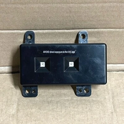 NOVO FABRICANTE DE EQUIPAMENTO ORIGINAL 2023 Ram 1500 caixa de luvas lâmpada UV - 68608177AB - Imagem 1 de 3