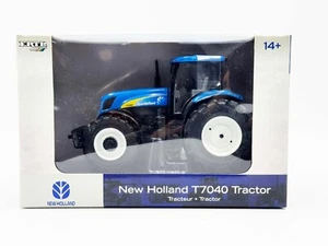 1/32 New Holland T7040 Tractor With Front Wheel Assist - Picture 1 of 3
