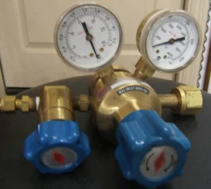 Flüssigkohlensäure Druckregler Modell G00B 600B-3 0-30 PSI Messing Brokengauge - Bild 1 von 1