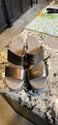 Very Volatile Bronze Wedges Size 6 Foto 1 de 4