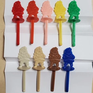 1960 CARTOON 6 Santa Claus (9 colors) Buried Treasure Plastic Ice Cream Stick - Picture 1 of 4