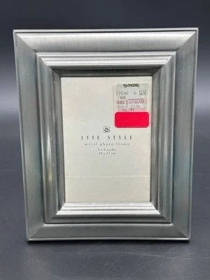 MARCO DE FOTOS ESTILO VIDA 4 X 6 METAL PLATA COLGANTE O INDEPENDIENTE Foto 1 de 4