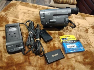 Sony CCD-TRV22 Handycam 8mm Video8 Camcorder Video Camera Recorder - Picture 1 of 7